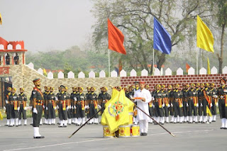 डोगरा रेजीमेंट की दो बटालियनों को थल सेना प्रमुख ने प्रेसिडेंट्स कलर्स भेंट किए |_3.1