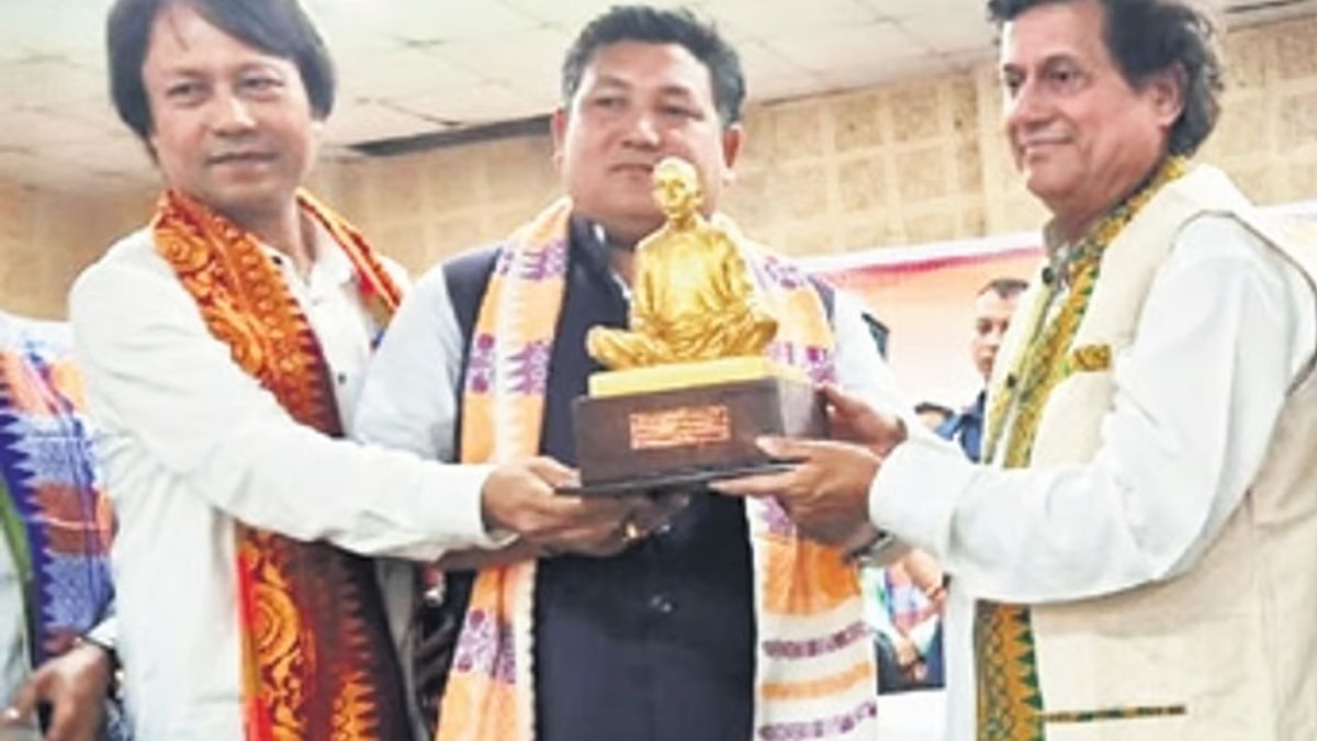 डॉ अच्युत सामंत को गुरुदेव कालीचरण ब्रह्मा पुरस्कार