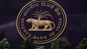 बैंकों को ₹100 और ₹200 के नोटों का नियमित वितरण सुनिश्चित करने का निर्देश: RBI