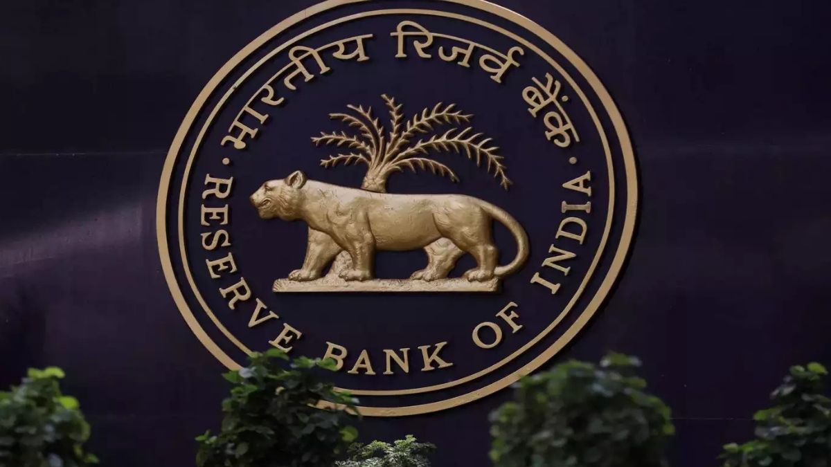 बैंकों को ₹100 और ₹200 के नोटों का नियमित वितरण सुनिश्चित करने का निर्देश: RBI