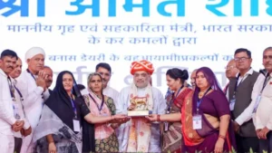 अमित शाह ने बनास डेयरी के बायो-सीएनजी प्लांट का उद्घाटन किया