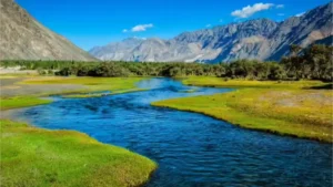 किस नदी को महाराष्ट्र की जीवनरेखा कहते हैं?