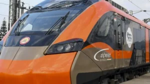 पहली वंदे भारत स्लीपर ट्रेन शुरू, PM मोदी ने दिखाई हरी झंडी