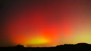 लद्दाख का आसमान खून जैसा लाल क्यों हो गया? क्या यह कोई खूबसूरत नज़ारा था या धरती के लिए अंतरिक्ष से कोई चेतावनी?