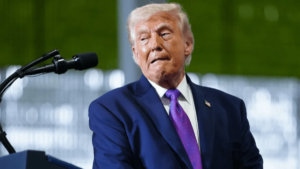 ईरान स्ट्राइक पर ट्रंप का ब्रेक: क्या है इसके पीछे की रणनीति?