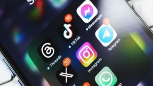 इंडोनेशिया का बड़ा फैसला: 16 साल से कम उम्र के बच्चों के लिए सोशल मीडिया पर रोक