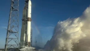 Blue Origin ने रचा इतिहास: पुन: उपयोग किए गए New Glenn Booster की पहली सफल लैंडिंग